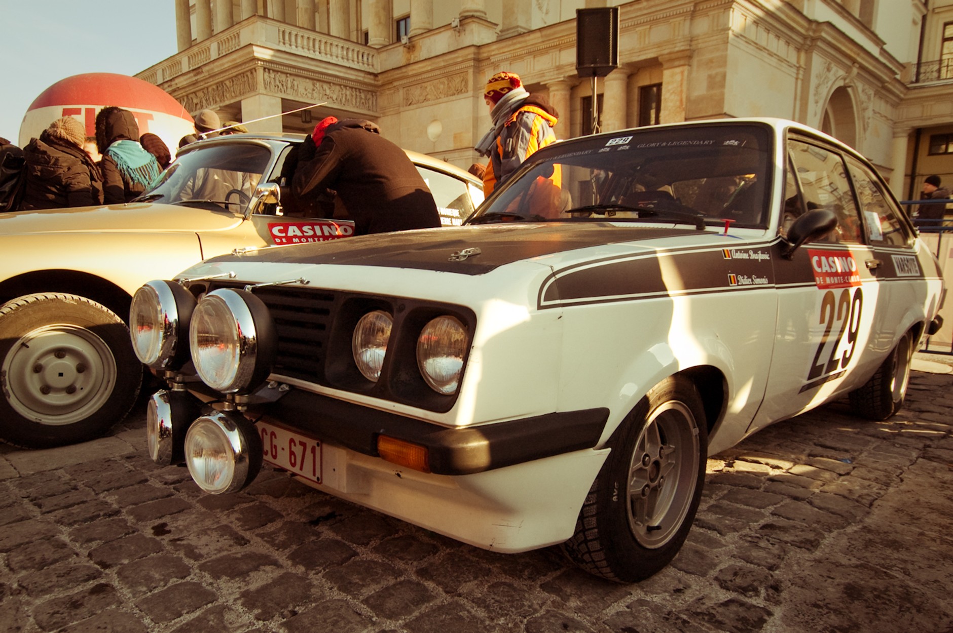 Monte Carlo 2012: Zabytkowe rajdówki na Placu Teatralnym