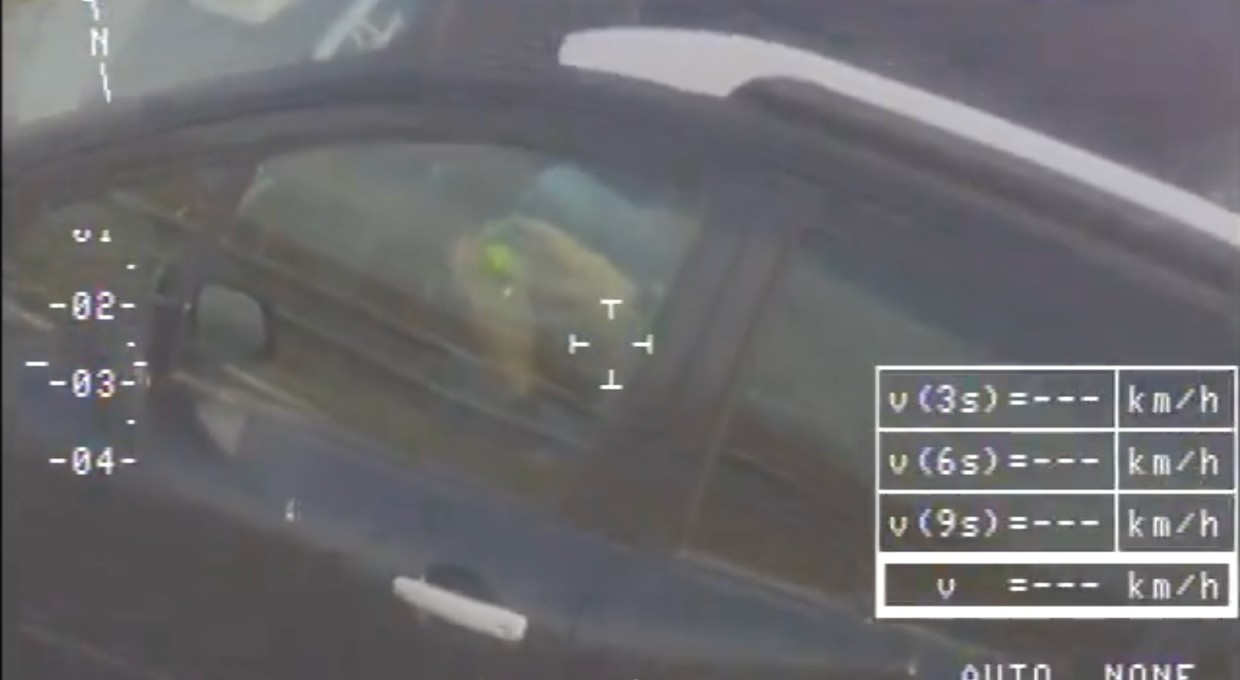 Kierowca nie wiedział, że leci nad nim policyjny helikopter. Operator nie mógł uwierzyć