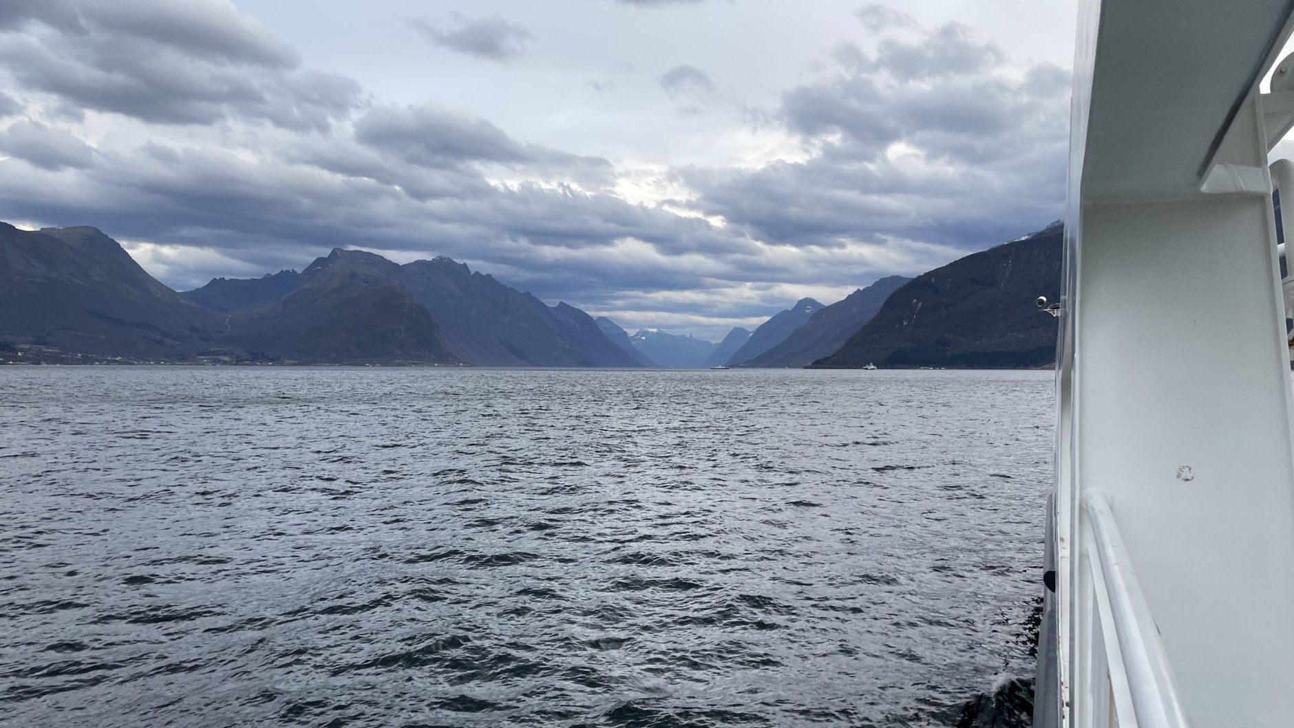 Widok z promu. Rejsy trwają 20-30 minut