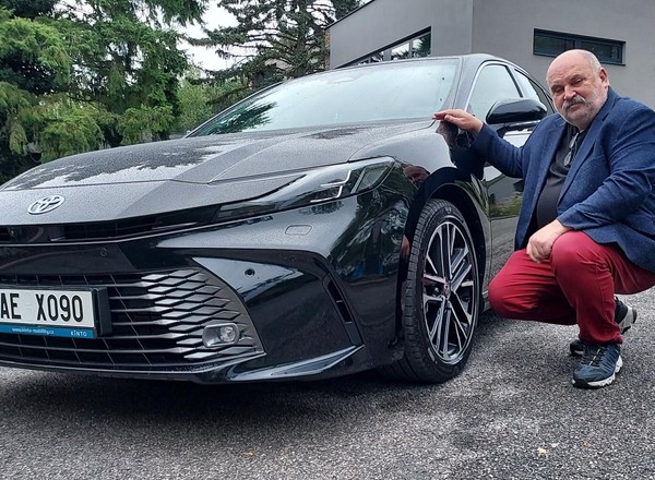 Jeździłem nową Toyotą Camry. Byłaby idealna, gdyby nie nawigacja. Pierwsza jazda