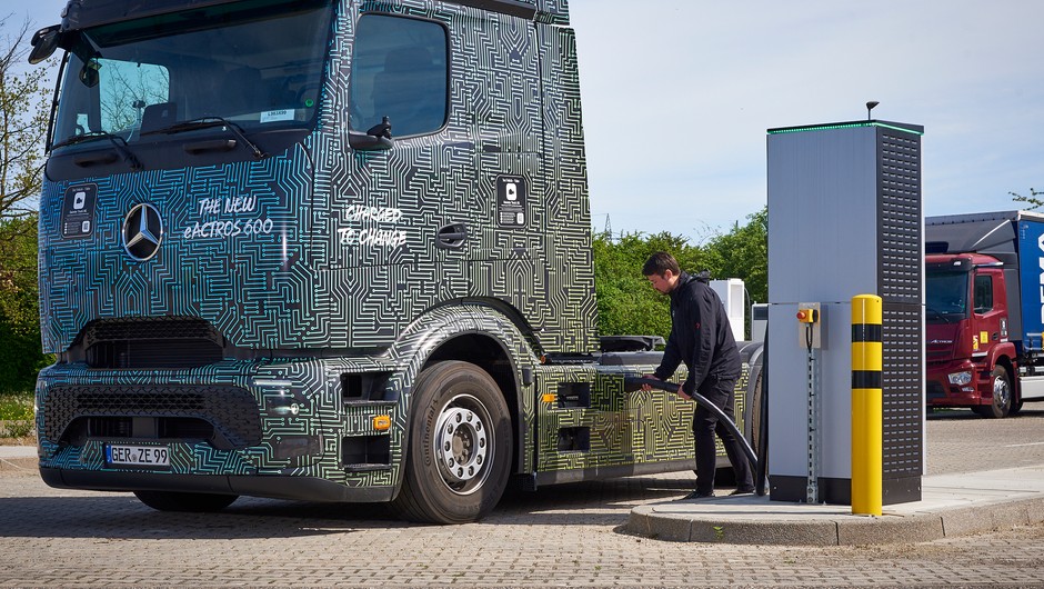 Elektryczna ciężarówka Mercedes-Benz eActros 600 przekroczyła 1000 kW