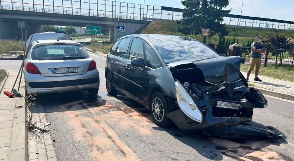 Kierująca Peugeotem specjalnie spowodowała kolizję drogową