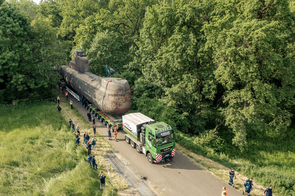 Transport 500-tonowego okrętu podwodnego drogami Niemiec