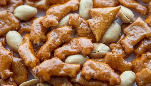 Krakersy w kształcie modeli Nissana