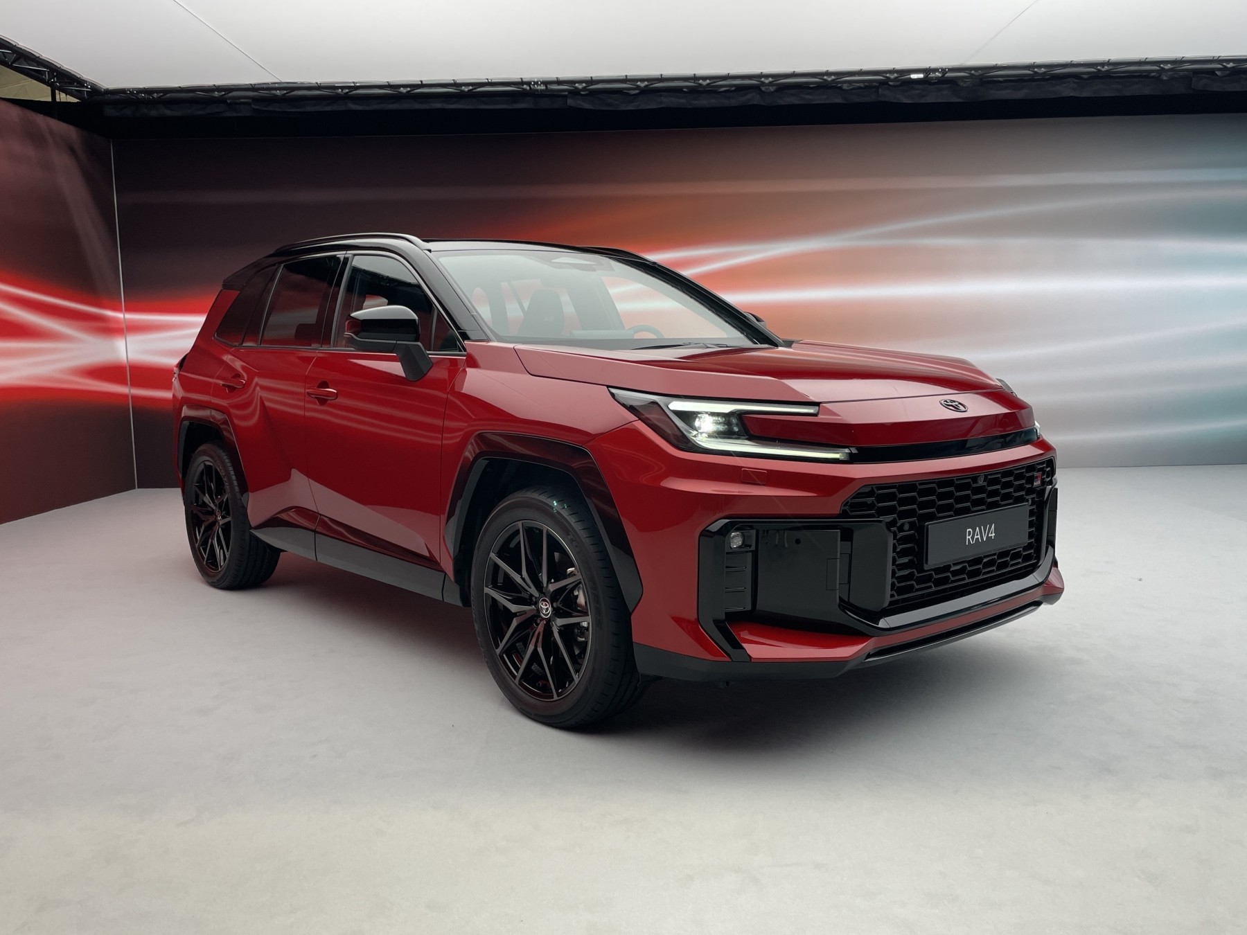 Nowa Toyota RAV4 GR Sport (2025)