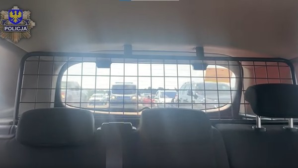 Niezwykła akcja w korku na A4. Liczyła się każda minuta [Wideo]
