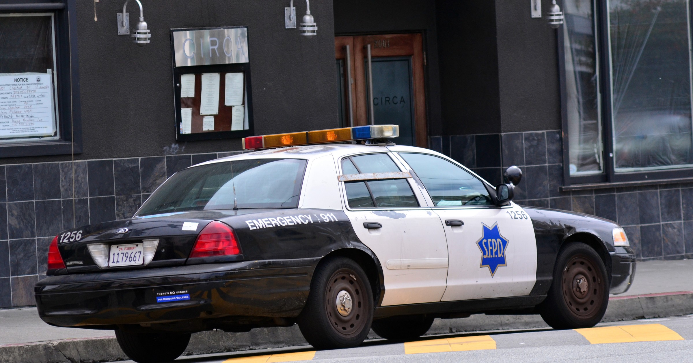 Z oznakowanych radiowozów policji w San Francisco w USA złodzieje ukradli katalizatory | zdj. ilustracyjne