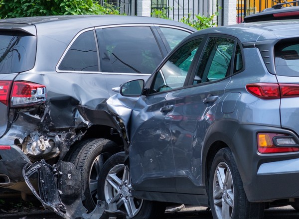 Przez kilka lat atakowali kierowców metodą na stłuczkę. Policja rozbiła szajkę
