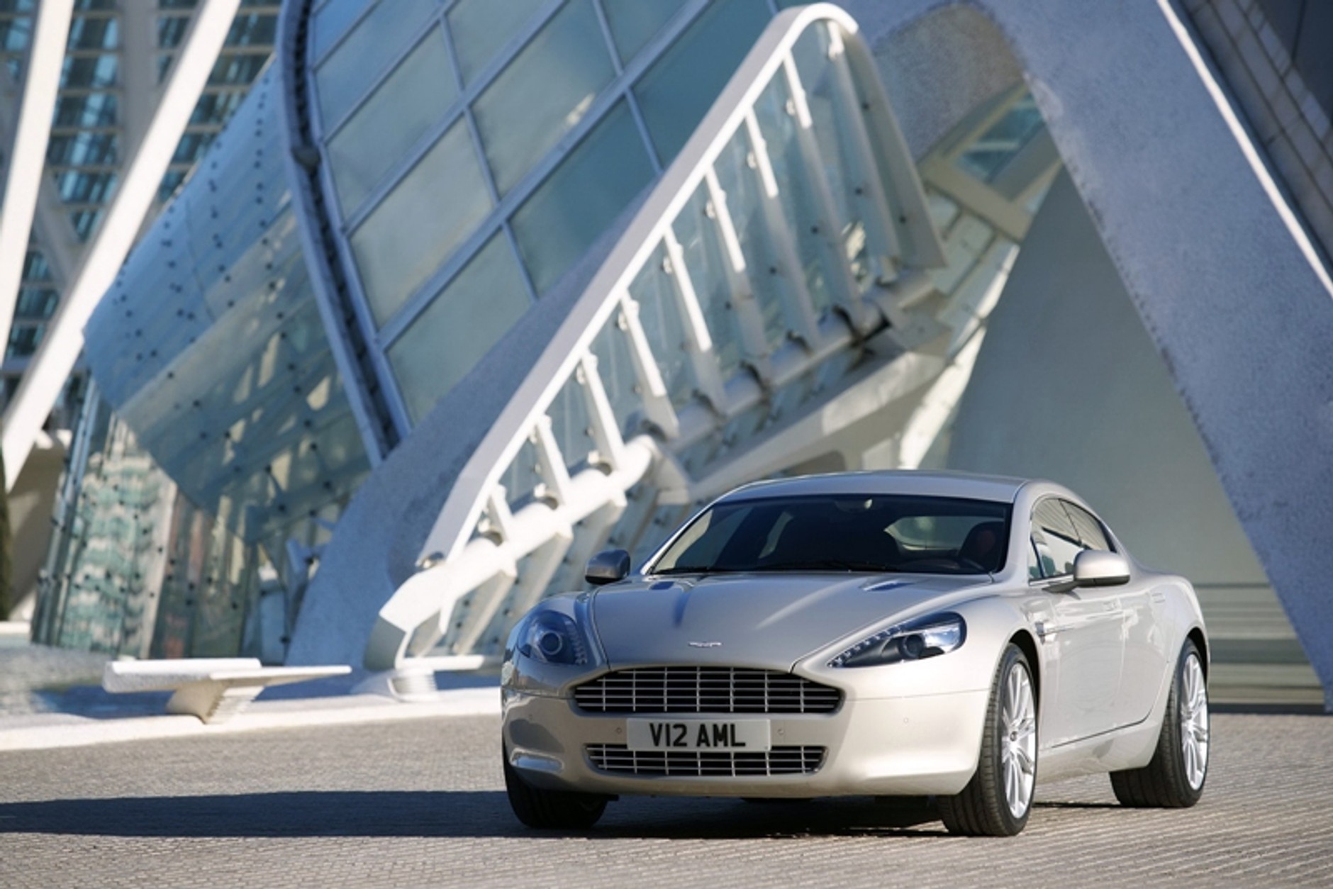 Aston Martin Rapide – z pięknem trzeba obcować