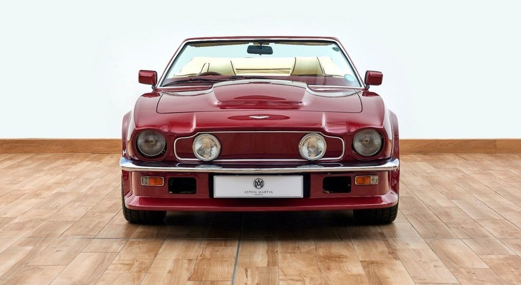 Aston Martin V8 Ventage Volante należący do Davida Beckhama 