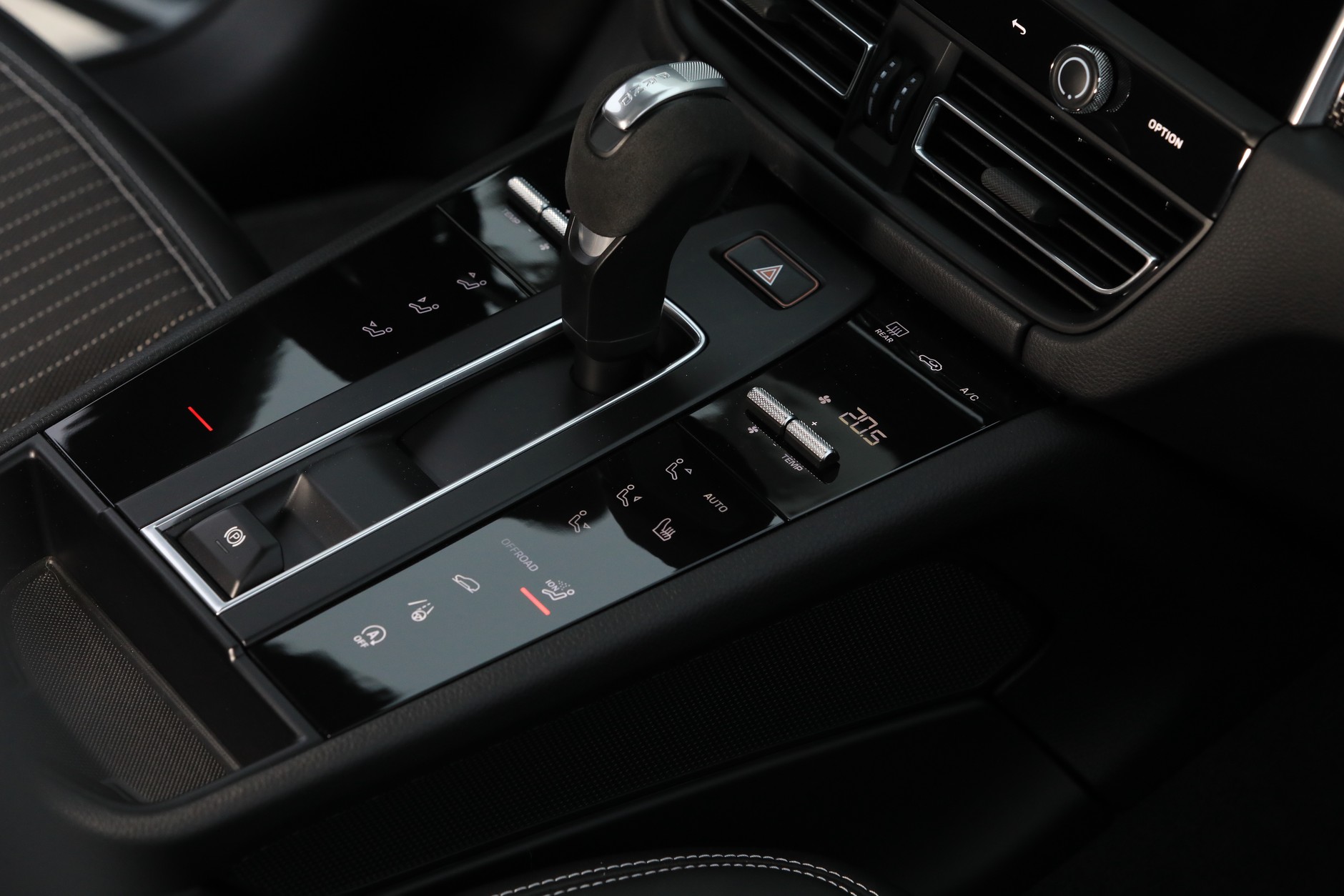 Porsche Macan T 2022 1. generacja 2. FL