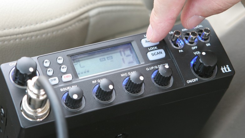 Wszystko o CB-radiach. Dowiedz się jak je wybrać, zamontować i dostroić!