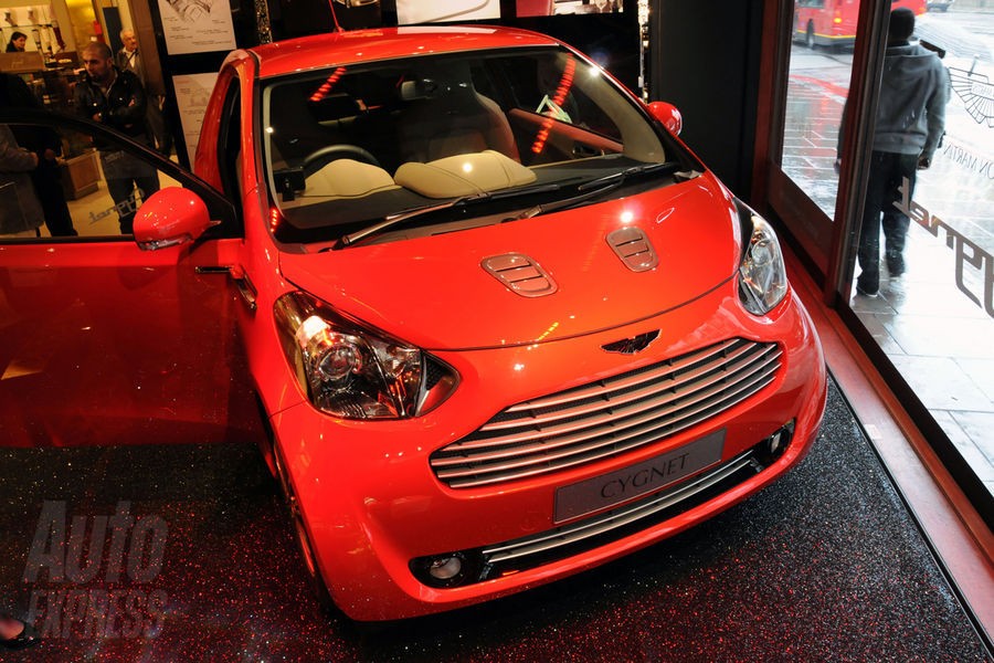 Aston Martin trafił na wystawę sklepową