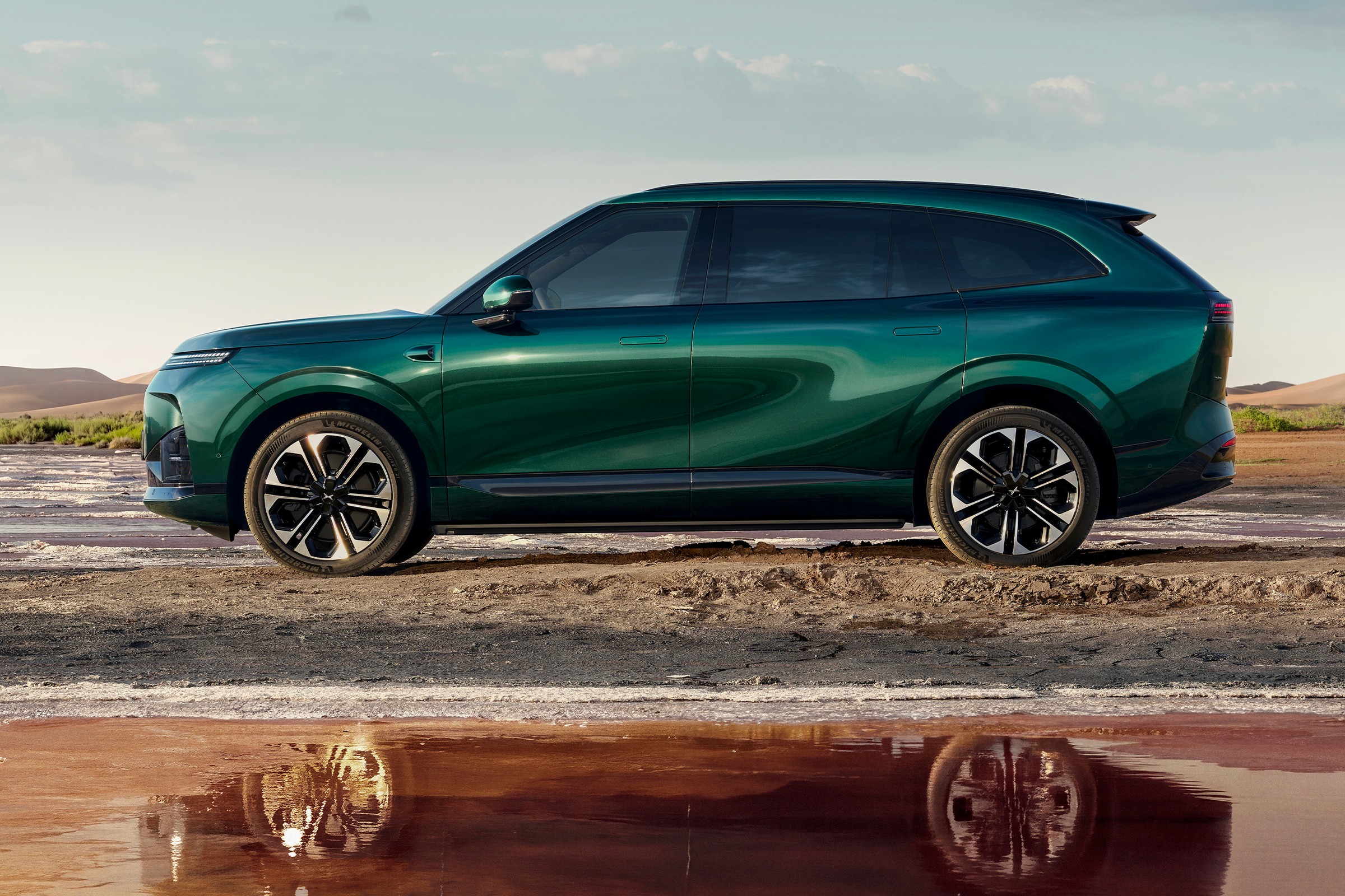 Chiński SUV premium wjeżdża do Europy. Xpeng G9L będzie powstawał w Austrii