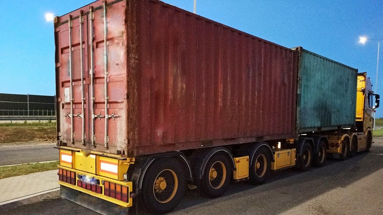 Kontrola drogowa zespołu trzech pojazdów