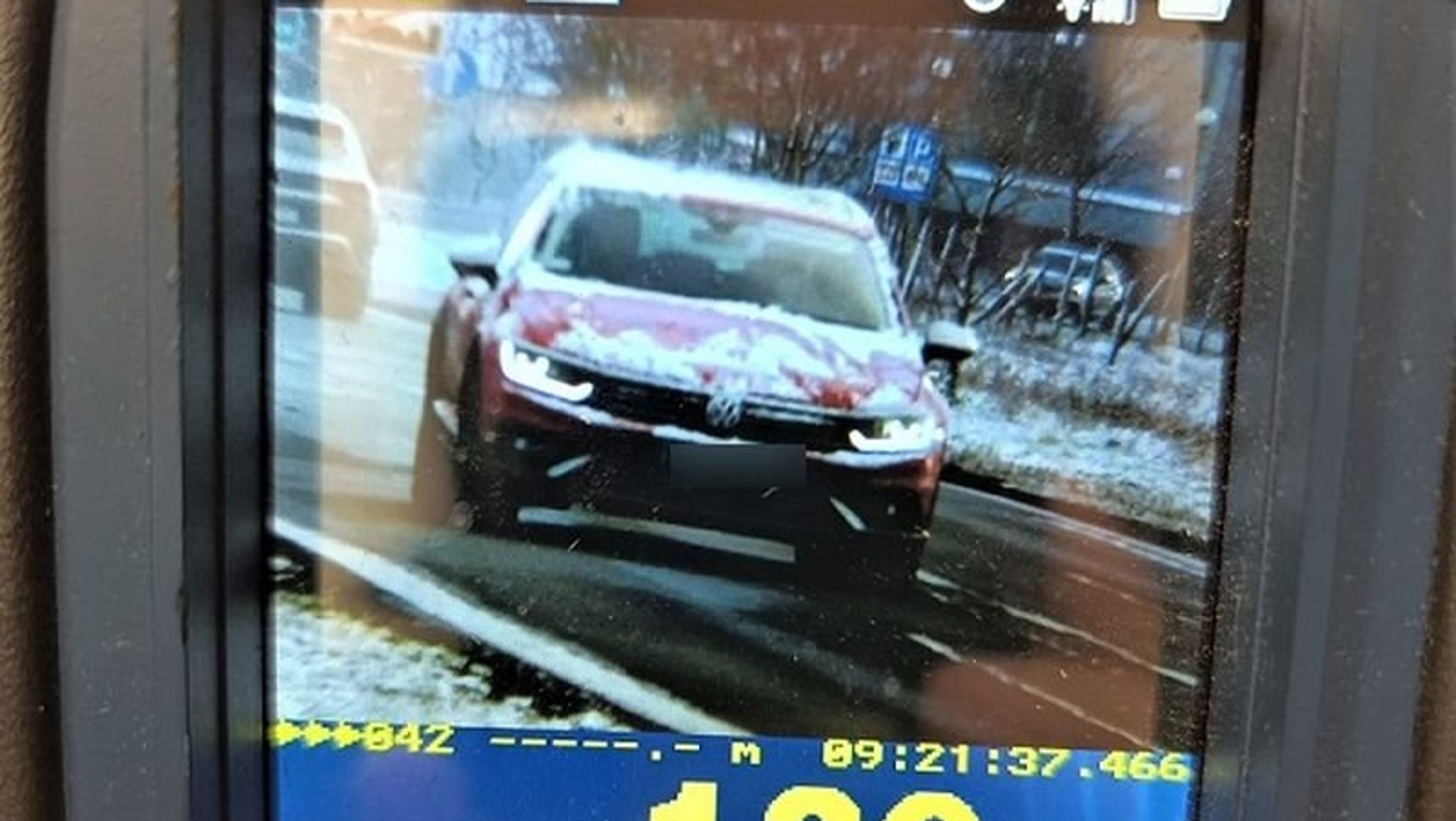 Kierowca passata pędził 139 km/h w terenie zabudowanym