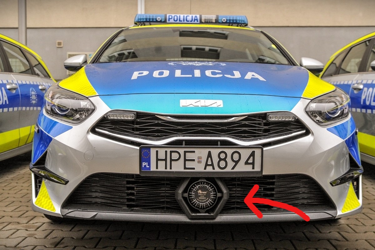 Tajemnicze puszki na nowych radiowozach policji. Do czego służą?