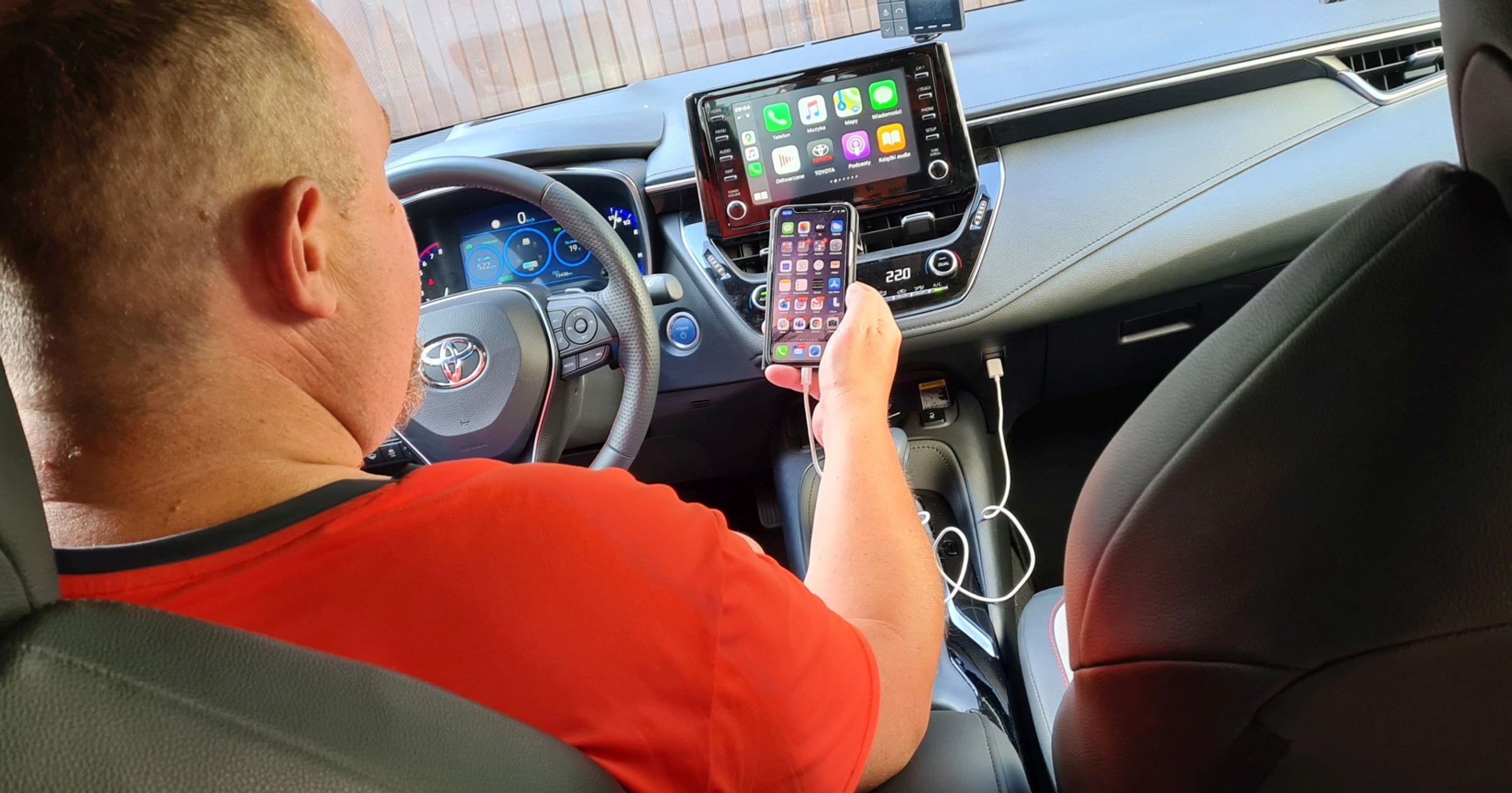 Android Auto i CarPlay w samochodzie
