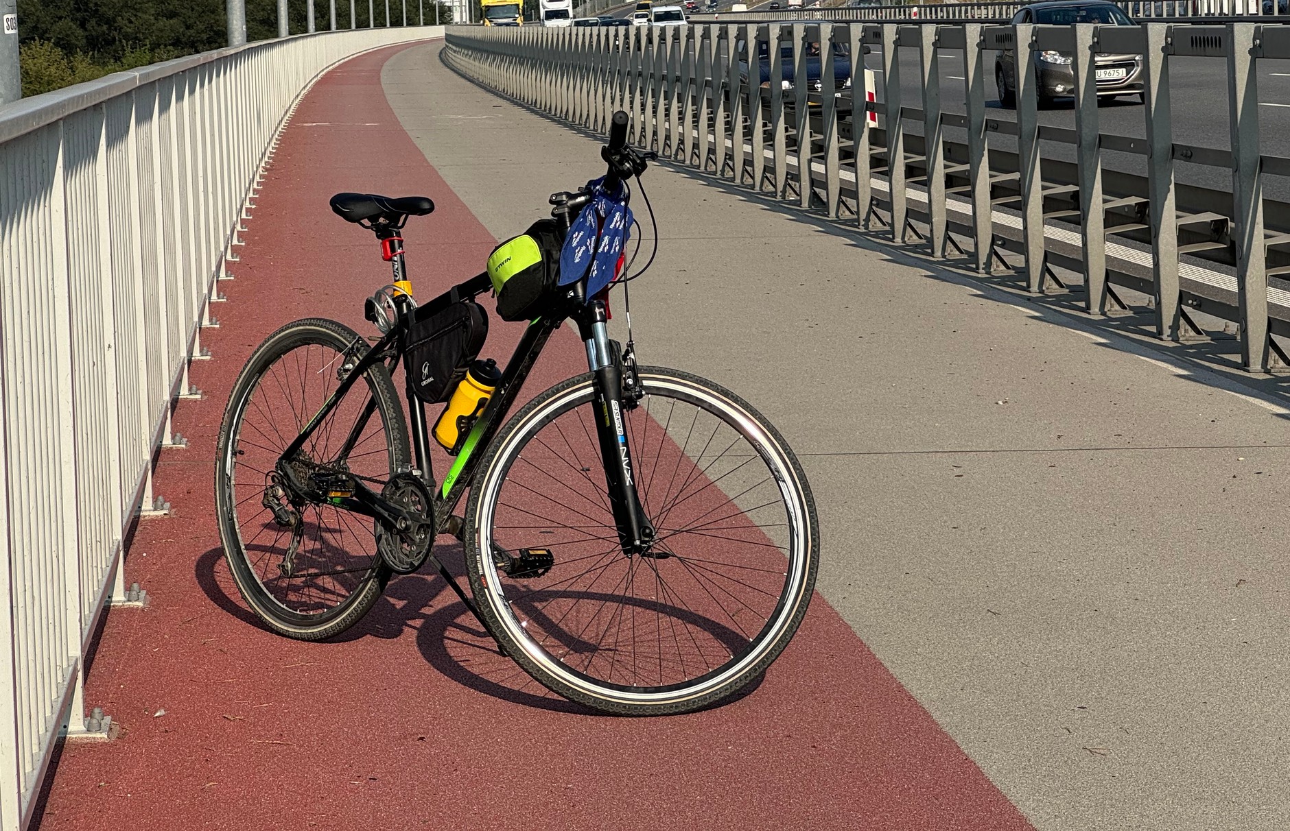 Rower na Moście Południowym w Warszawie