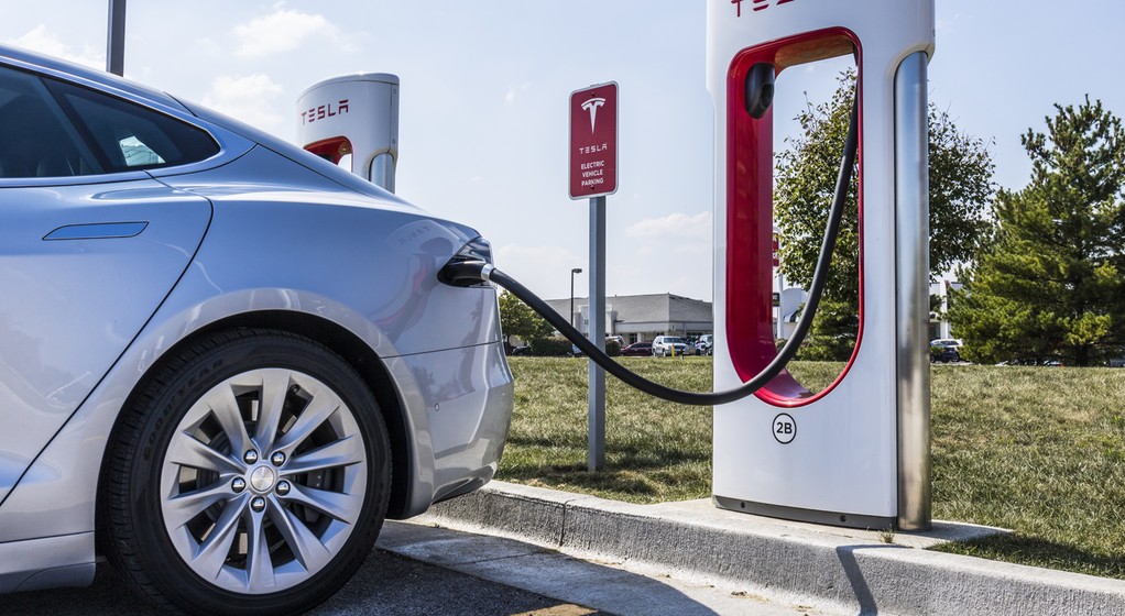 Stacje ładowania aut elektrycznych to częsty widok w Norwegii