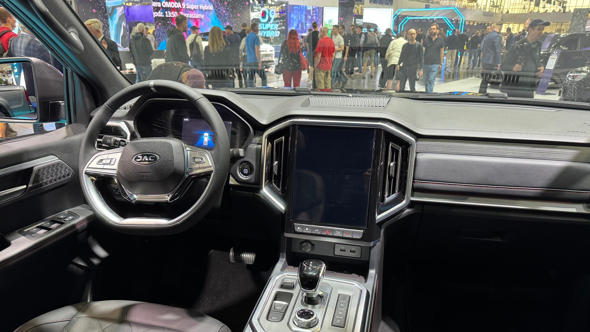 JAC na Poznań Motor Show 2025