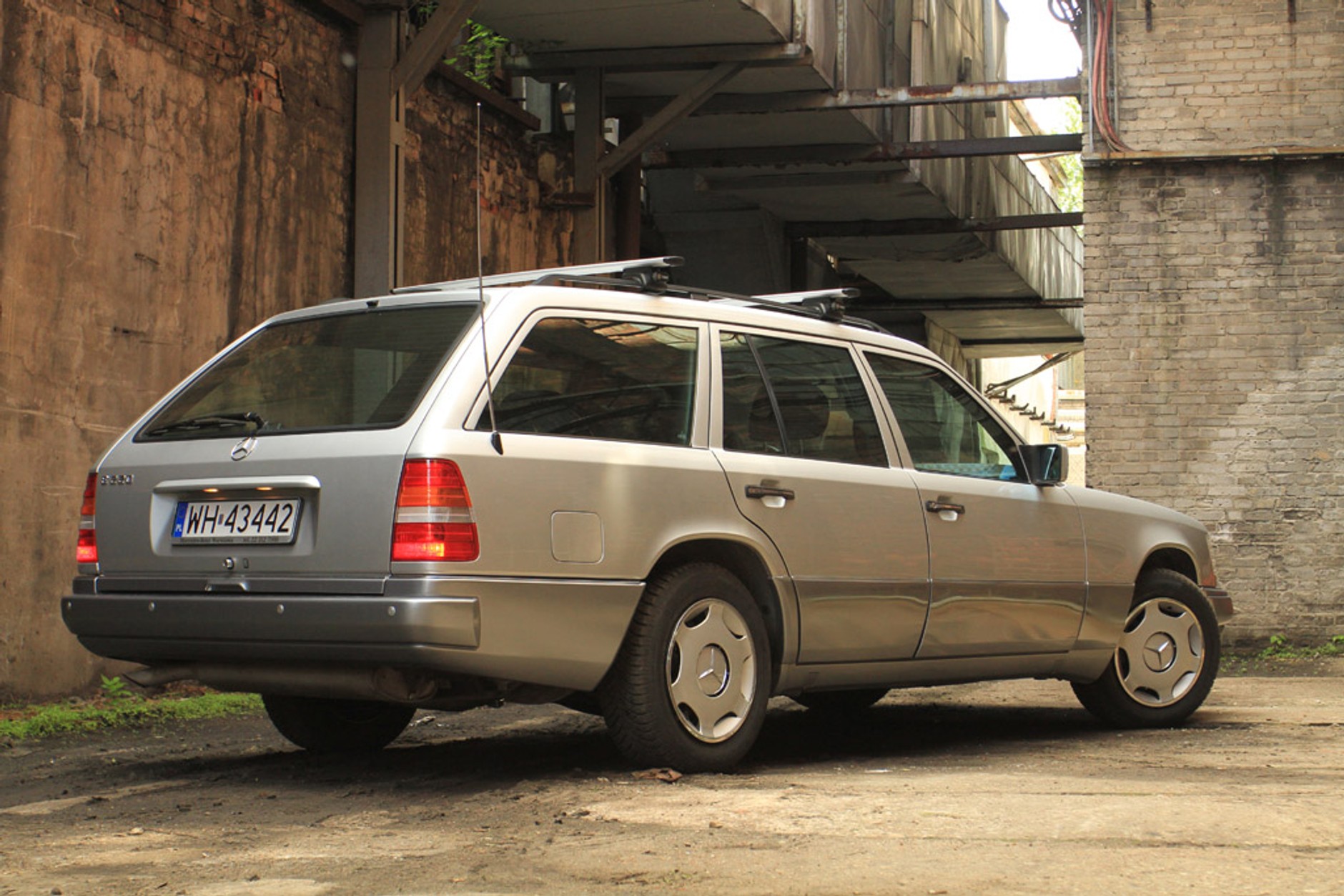 Mercedes W124 - klasyk na każdy dzień