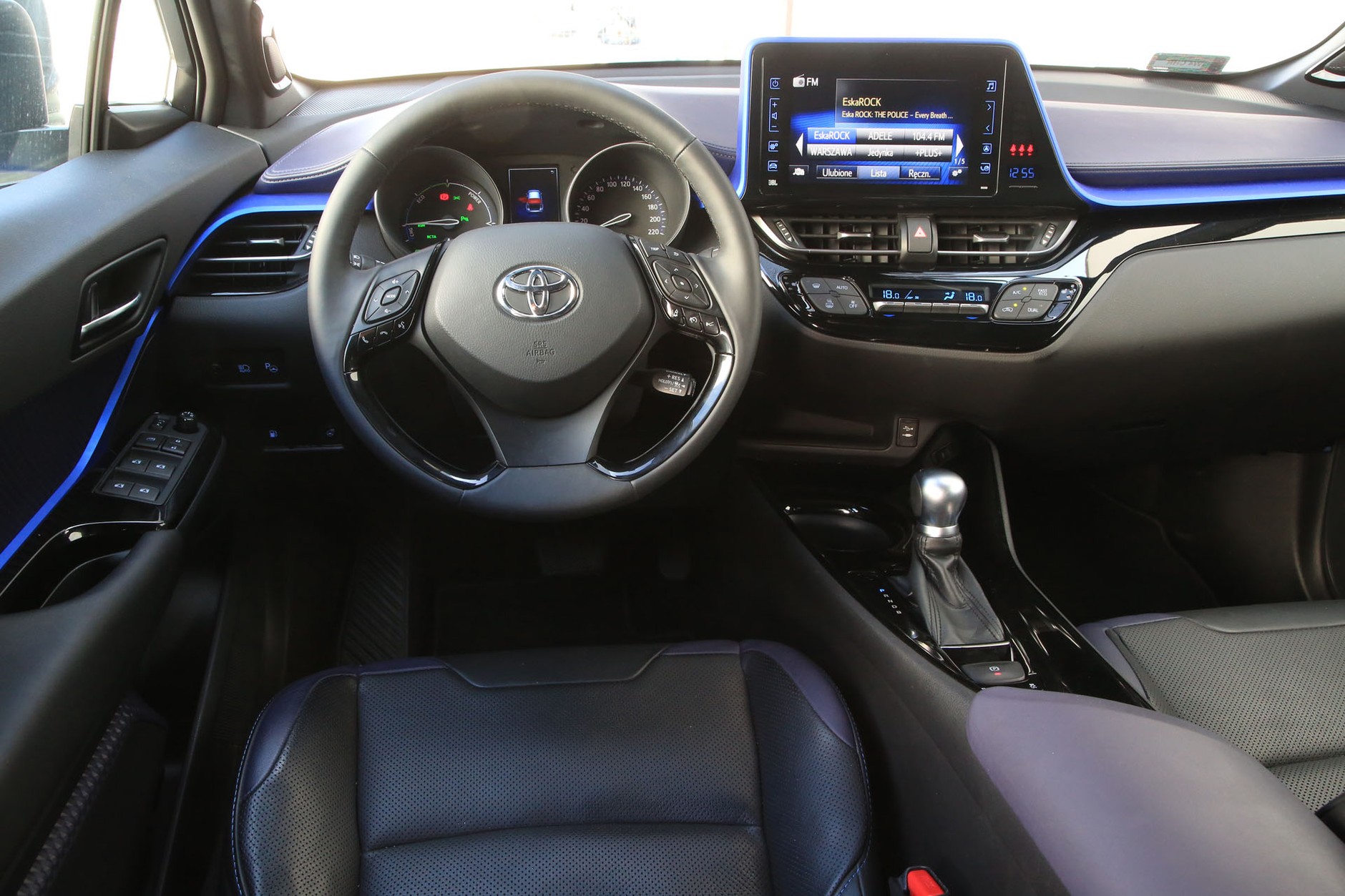 Toyota C-HR Hybrid - dobrze wygląda i jest oszczędna