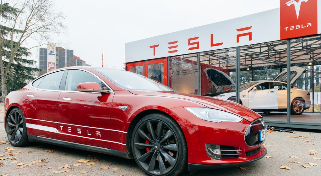 Tesla musi zapłacić wielkie pieniądze