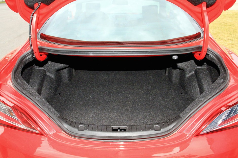 Hyundai Genesis 3.8 V6