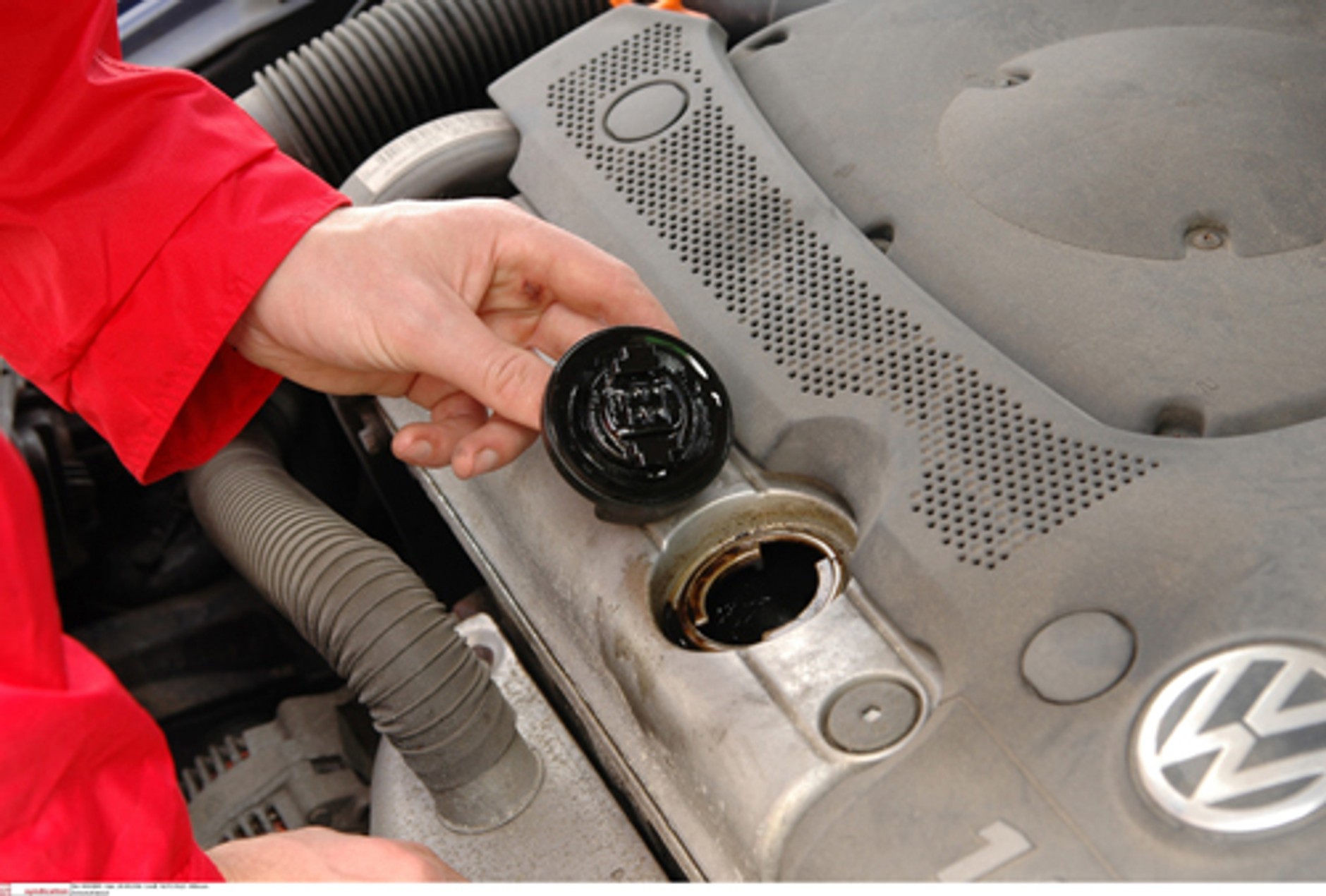 Olej silnikowy - Jak ograniczyć jego zużycie?