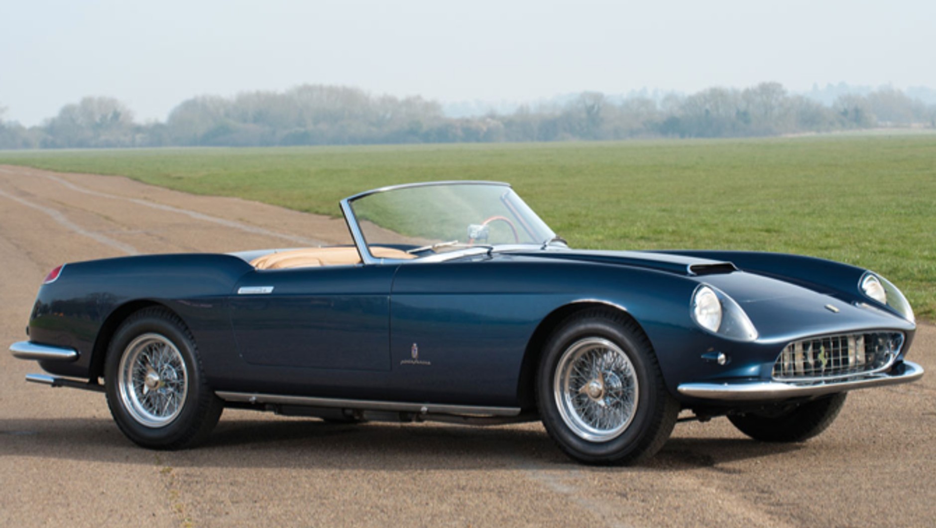 O milion euro tańsze okazało się Ferrari 250 GT Cabriolet serii I z 1959 r. Wylicytowano je za 4 704 000m euro (ok. 20 mln. zł).