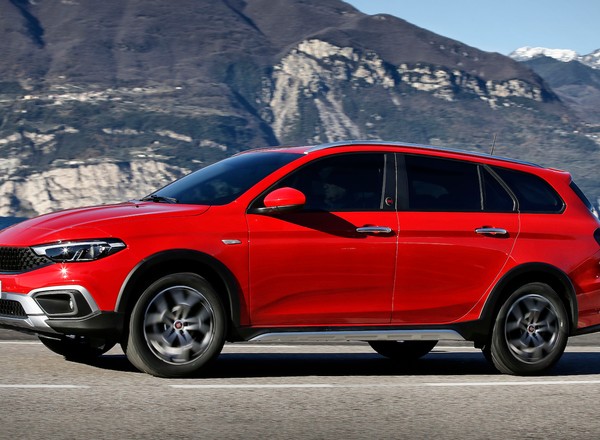 Fiat Tipo Cross doczekał się w końcu nadwozia kombi. Co nam zaoferuje?