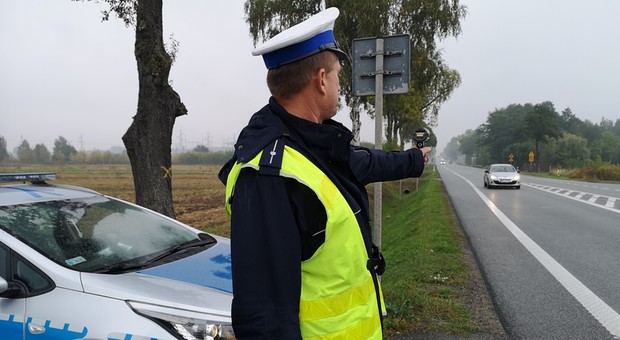 Stracisz prawo jazdy za prędkość także poza obszarem zabudowanym. Ten pomysł raz już został wstrzymany