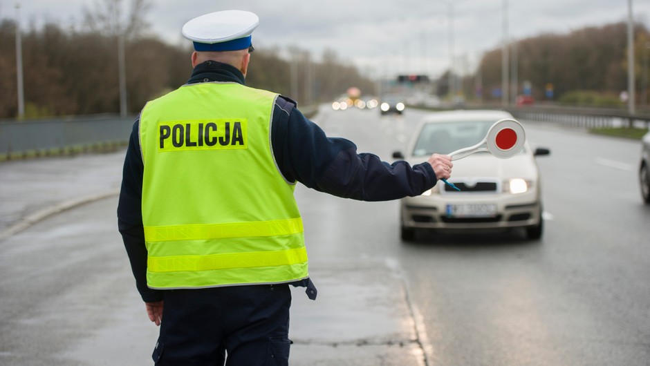 Takiego wzrostu mandatów i grzywien za wykroczenia kierowcy się nie spodziewali – nawet do 30 tys. zł kary za wykroczenie! Do tego ostrzejszy niż dotychczas taryfikator punktów karnych