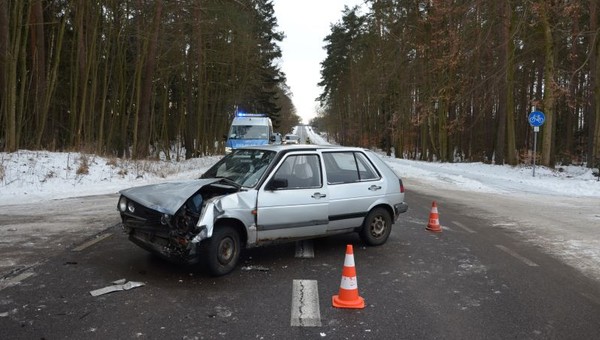 Kierowca starego Golfa spowodował wypadek. W alkomacie zabrakło skali