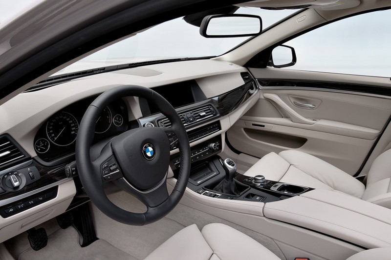 BMW serii 5 Touring – ma dużo miejsca i dostęp do Internetu
