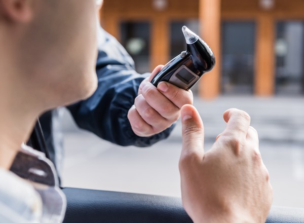 Pijany kierowca straci auto, a kto zapłaci za parking i OC? Emocje wokół nowej ustawy rosną
