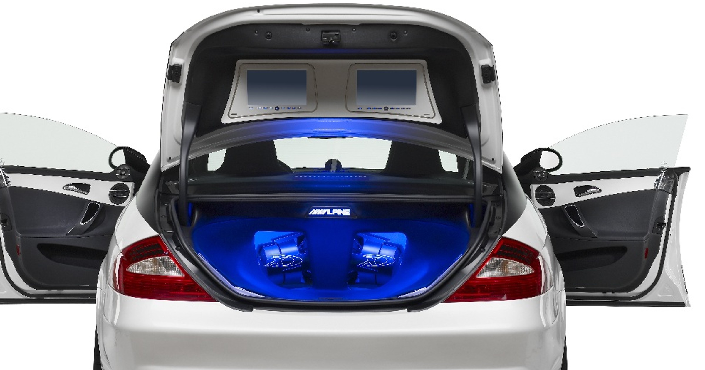 W bagażniku Alpine CLS prawdziwa elektrownia: