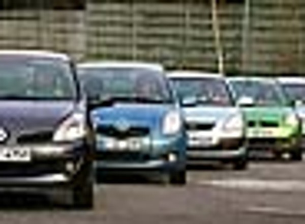 Toyota Yaris, Ford Fiesta, Kia Rio, Mitsubishi Colt, Renault Clio - Który największy wśród małych?