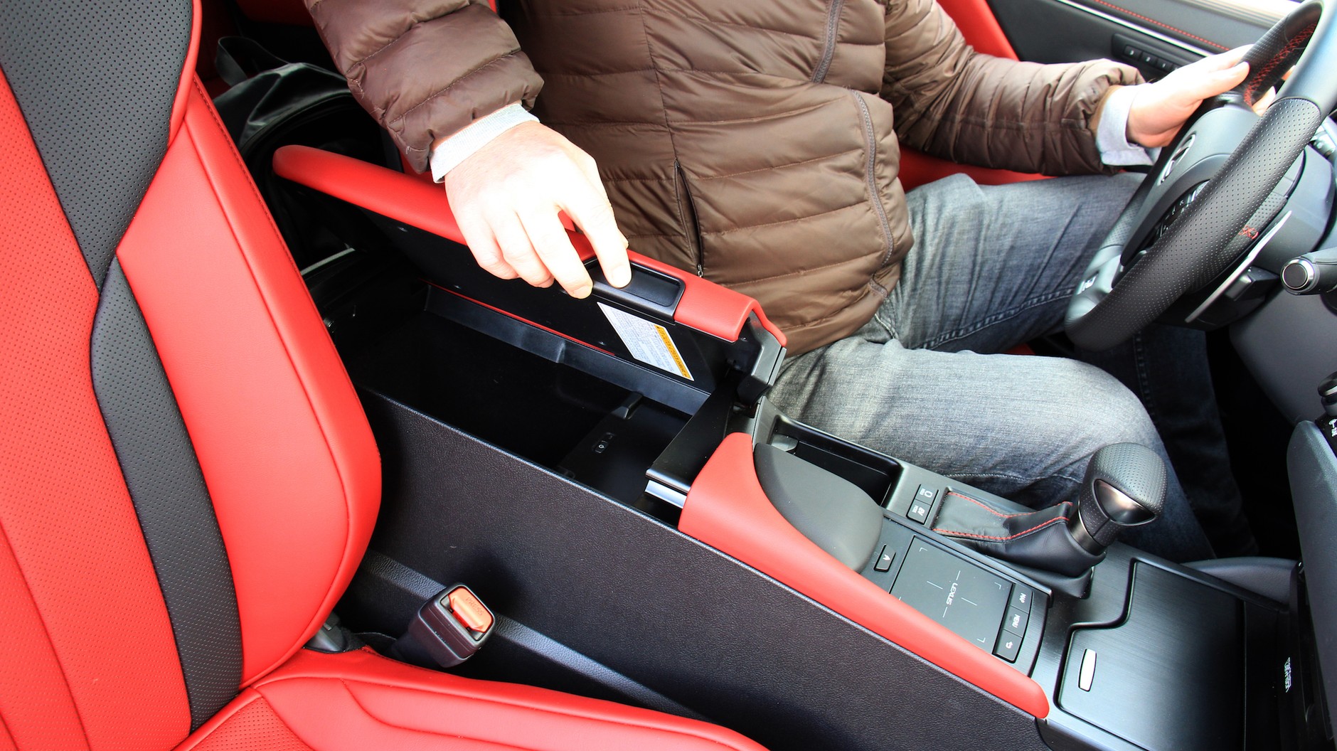 Lexus ES 300h, czyli nowy konkurent hybrydowej „Piątki” i „E-Klasy” | Test