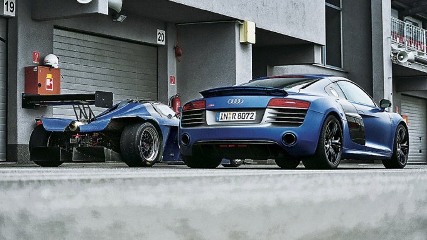 Praga R1 w starciu z Audi R8: diabeł jeździ sobie Pragą