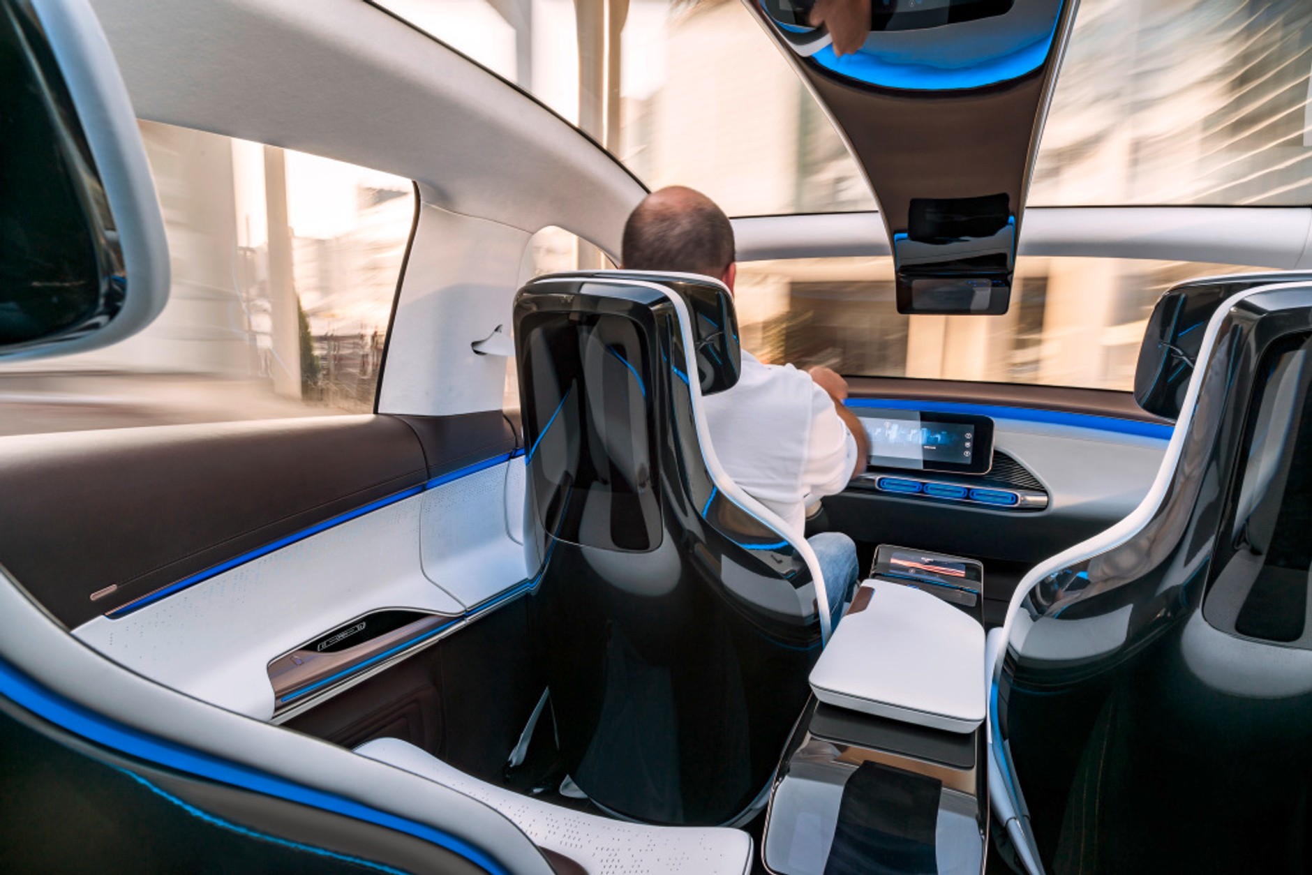 Mercedes Generation EQ – Paryż 2016