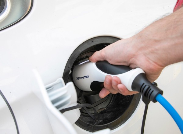 Ma być milion, a jest 2,1 tys. – auta elektryczne w Polsce
