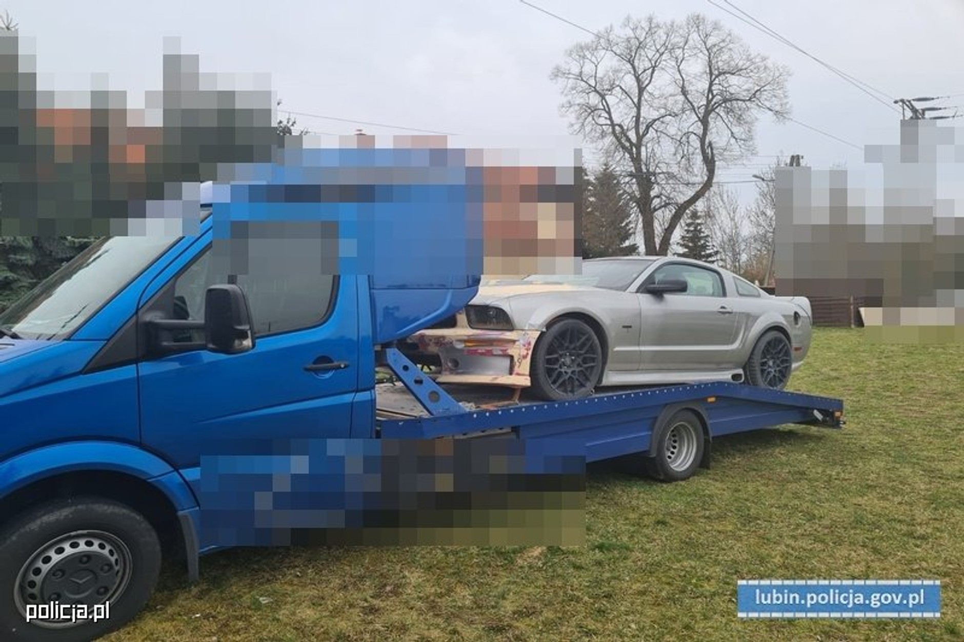 Policja odzyskała w lesie Mustanga i lawetę