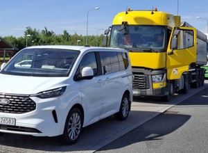 Po S8 jeździ nieoznakowany biały bus. Kontroluje konkretny zakaz