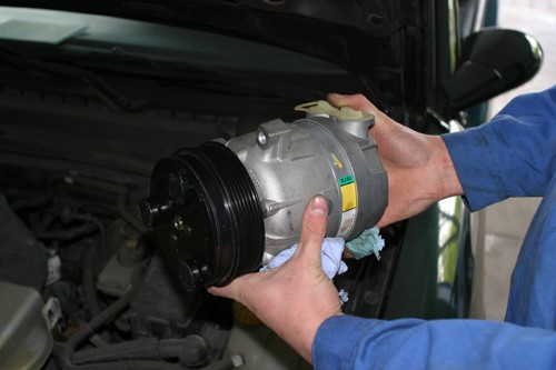 Serwis klimatyzacji: Co robić gdy śmierdzi zamiast chłodzić!