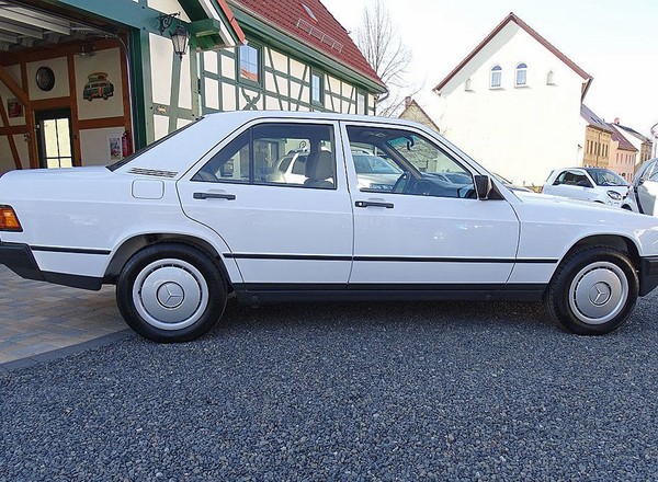 Mercedes 190 praktycznie bez przebiegu