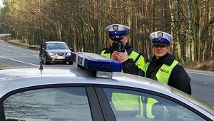 Policjanci zatrzymali Audi. Jego kierowca nie miał na koncie tylko jednego