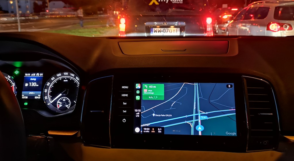 Google Maps w Apple CarPlay