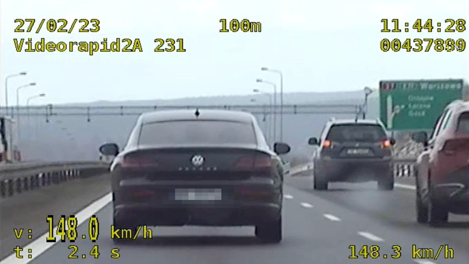Policjanci zatrzymali kierowcę, który przekroczył prędkość. To nie był jedyny wybryk mężczyzny